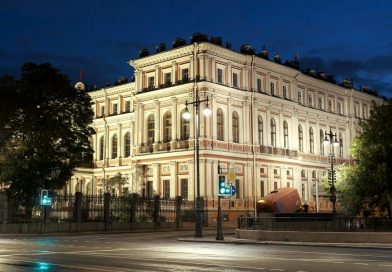 Петербург, улица, фонарь… Николаевский дворец украсила новая художественная подсветка…